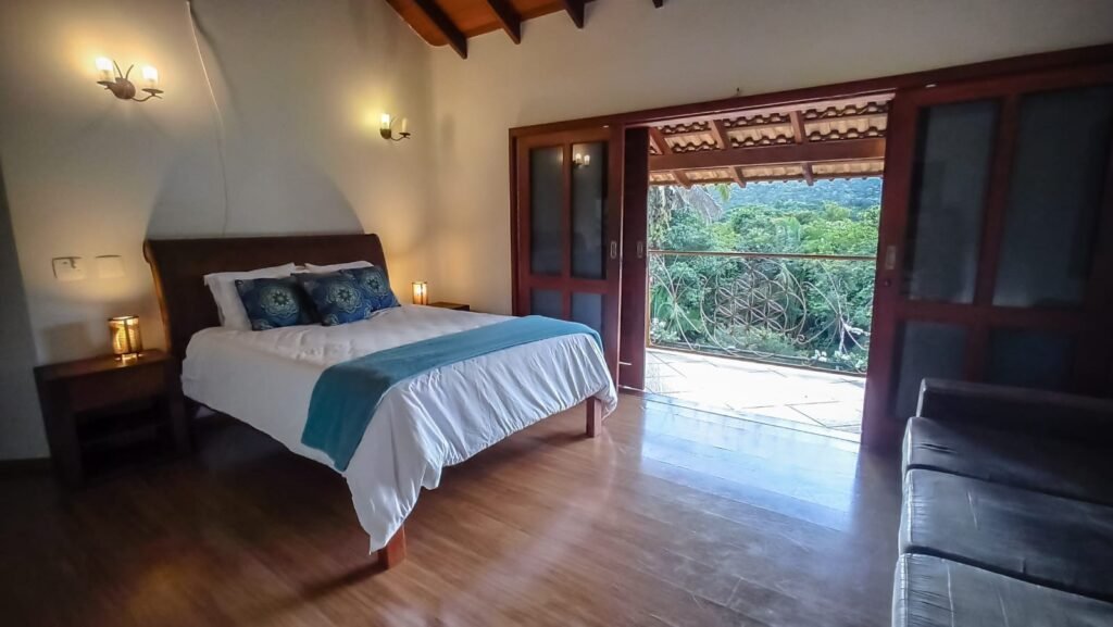 Maravilhosa Casa na Natureza – Condomínio Rural – 2 km do Centro de Alto Paraíso de Goiás