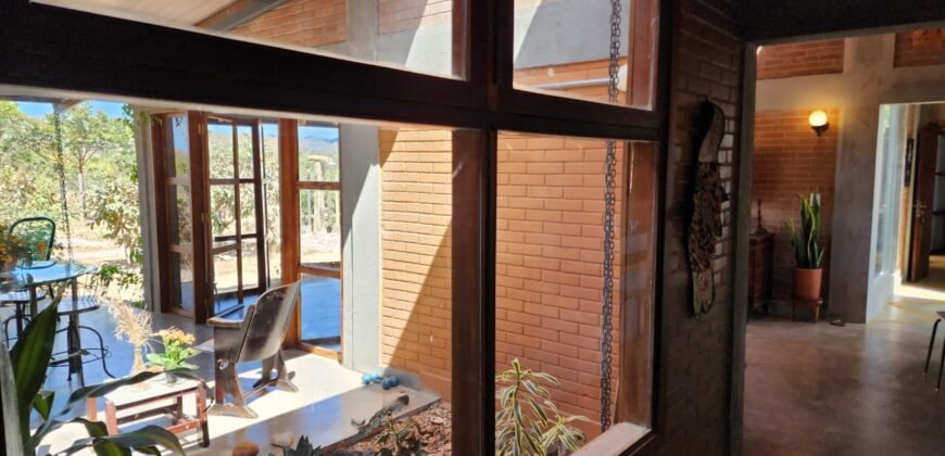 Maravilhosa Casa – pegada ecológica – 2,5km de Cavalcante/GO sentido Cachoeira Santa Barbara – Chapada dos Veadeiros