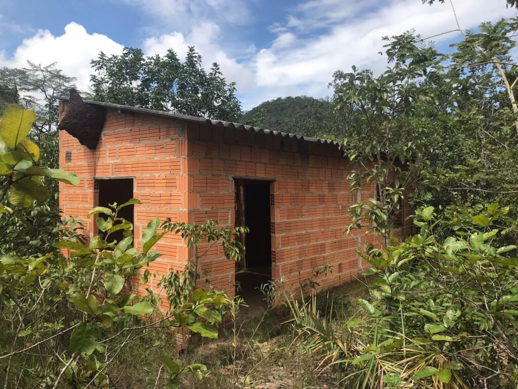 Chácara Suçuarana com acesso ao rio, Próximo a Cachoeira do Poço Encantado – Chapada dos Veadeiros