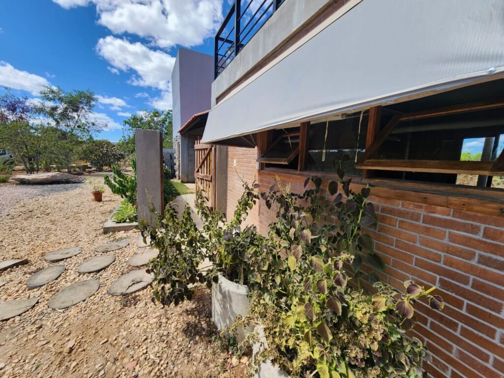 Maravilhosa Casa – pegada ecológica – 2,5km de Cavalcante/GO sentido Cachoeira Santa Barbara – Chapada dos Veadeiros