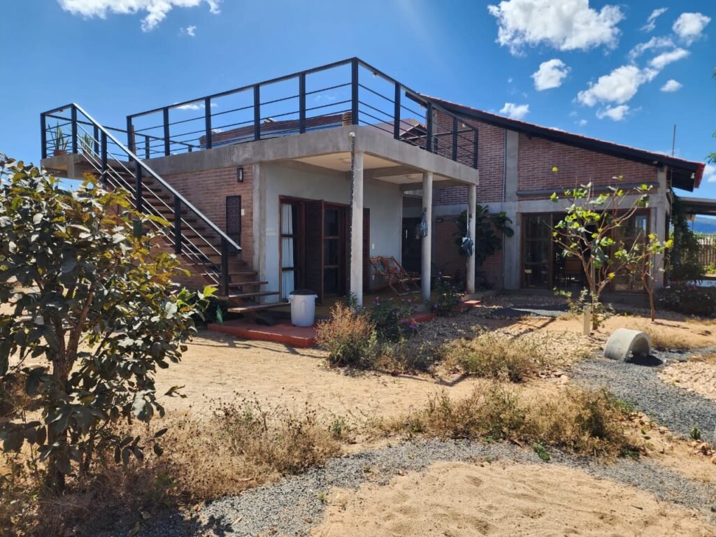 Maravilhosa Casa – pegada ecológica – 2,5km de Cavalcante/GO sentido Cachoeira Santa Barbara – Chapada dos Veadeiros