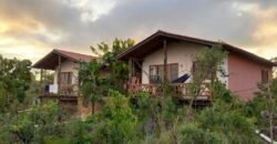 3 Casas – Maravilhosa Vista para Morro da Baleia – Margem Rio das Cobras – Alto Paraíso de Goiás – Chapada dos Veadeiros 3 Casas – Maravilhosa Vista para Morro da Baleia – Margem Rio das Cobras – Alto Paraíso de Goiás – Chapada dos Veadeiros