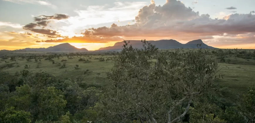 3 Casas – Maravilhosa Vista para Morro da Baleia – Margem Rio das Cobras – Alto Paraíso de Goiás – Chapada dos Veadeiros