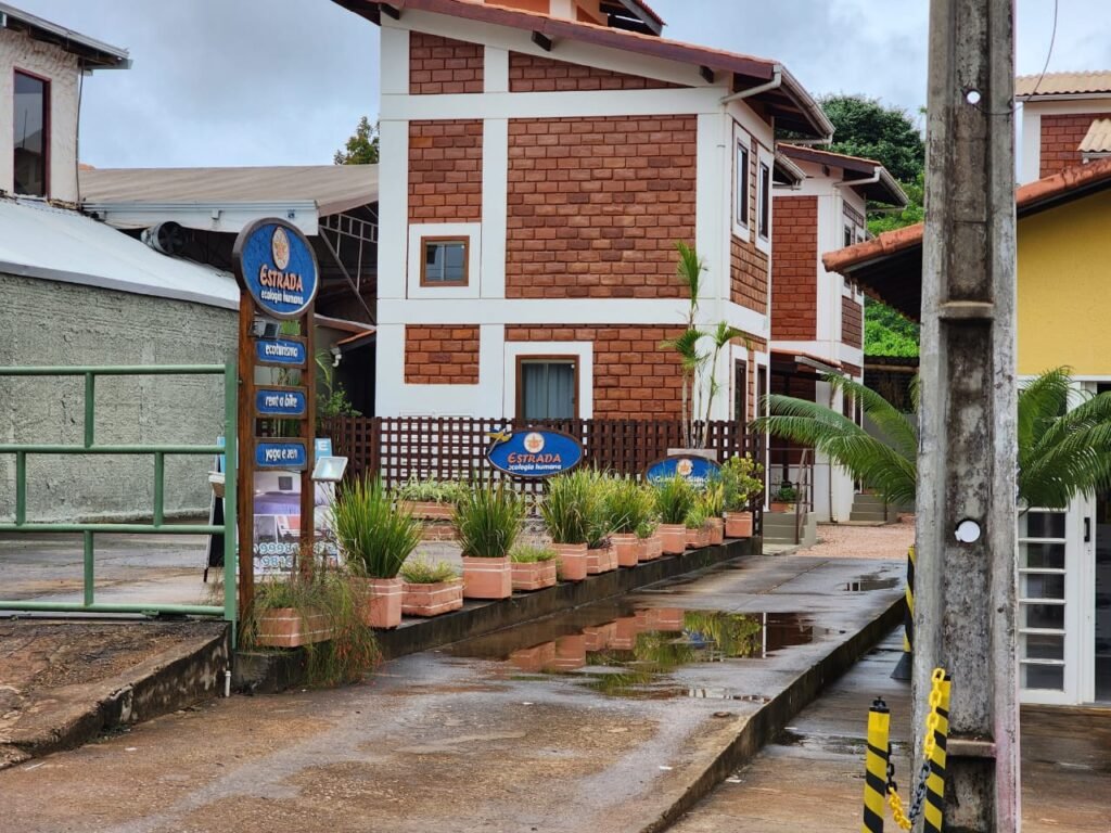 Propriedade – 3 Casas + Prédio Comercial – Avenida Principal – Alto Paraíso – Chapada dos Veadeiros