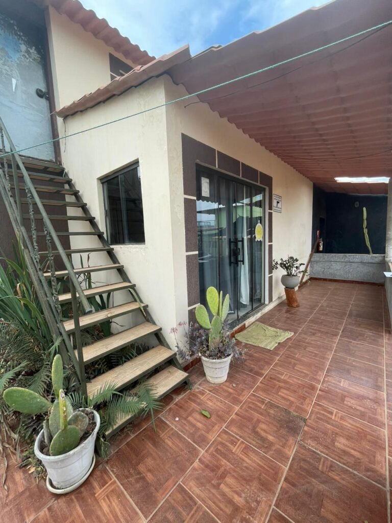 Casa com Três Pisos + Casa Menos + Depósito –  Vila Bandeira – Alto Paraíso de Goiás – Escriturada