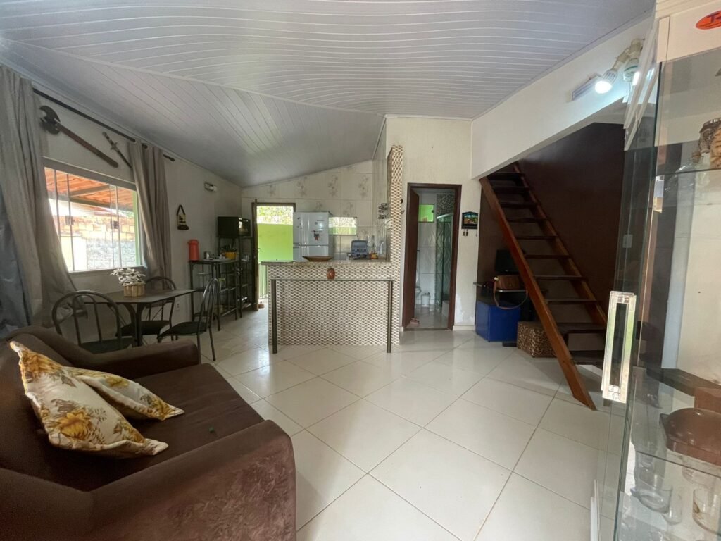 Casa com Três Pisos + Casa Menos + Depósito –  Vila Bandeira – Alto Paraíso de Goiás – Escriturada