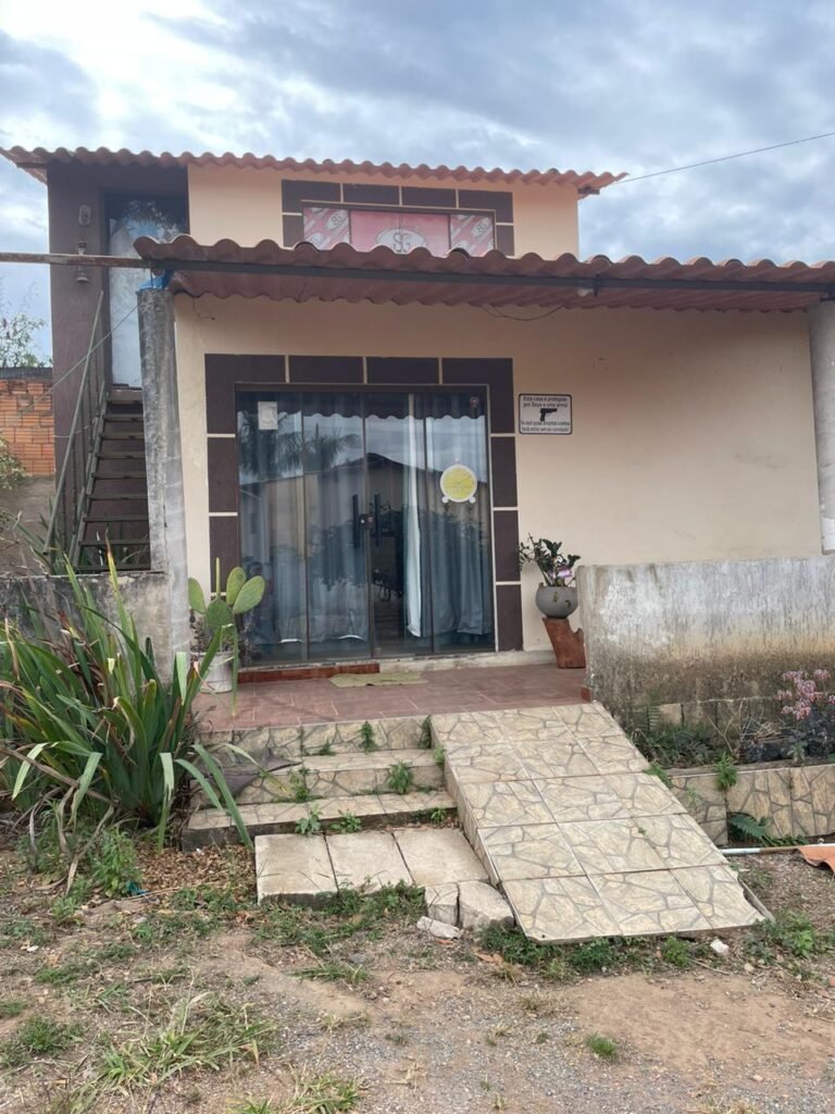 Casa com Três Pisos + Casa Menos + Depósito –  Vila Bandeira – Alto Paraíso de Goiás – Escriturada