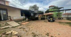 Casa com Três Pisos + Casa Menos + Depósito –  Vila Bandeira – Alto Paraíso de Goiás – Escriturada