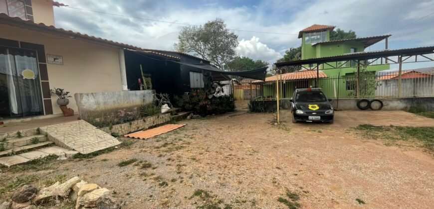 Casa com Três Pisos + Casa Menos + Depósito –  Vila Bandeira – Alto Paraíso de Goiás – Escriturada