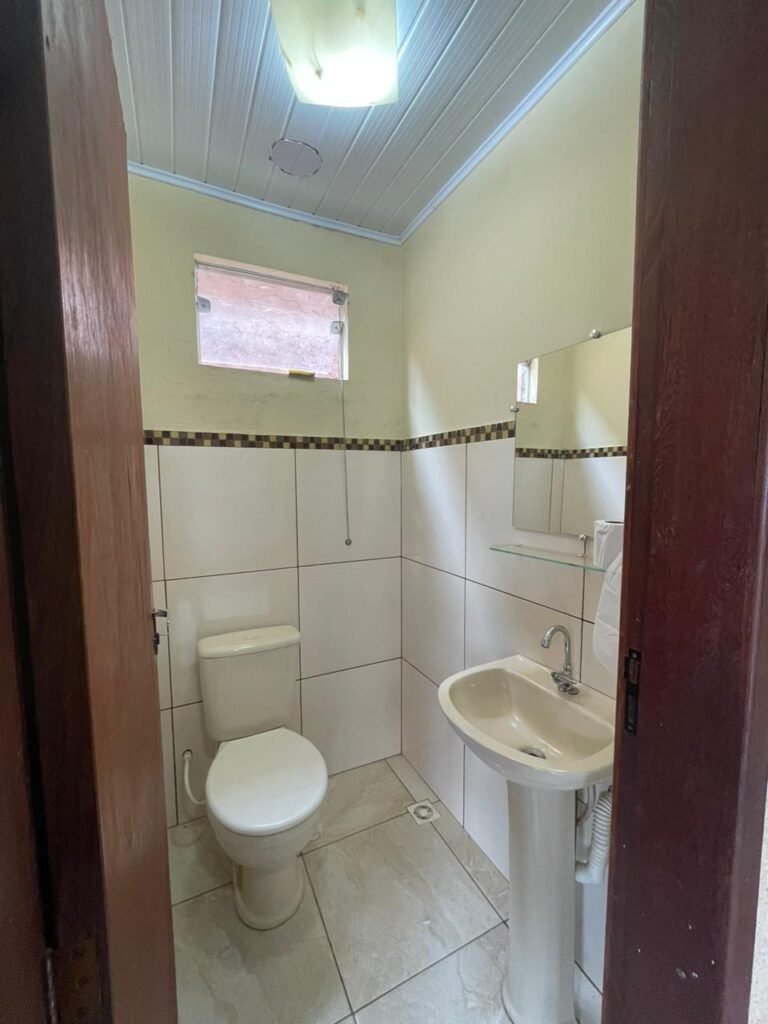 Casa com Três Pisos + Casa Menos + Depósito –  Vila Bandeira – Alto Paraíso de Goiás – Escriturada