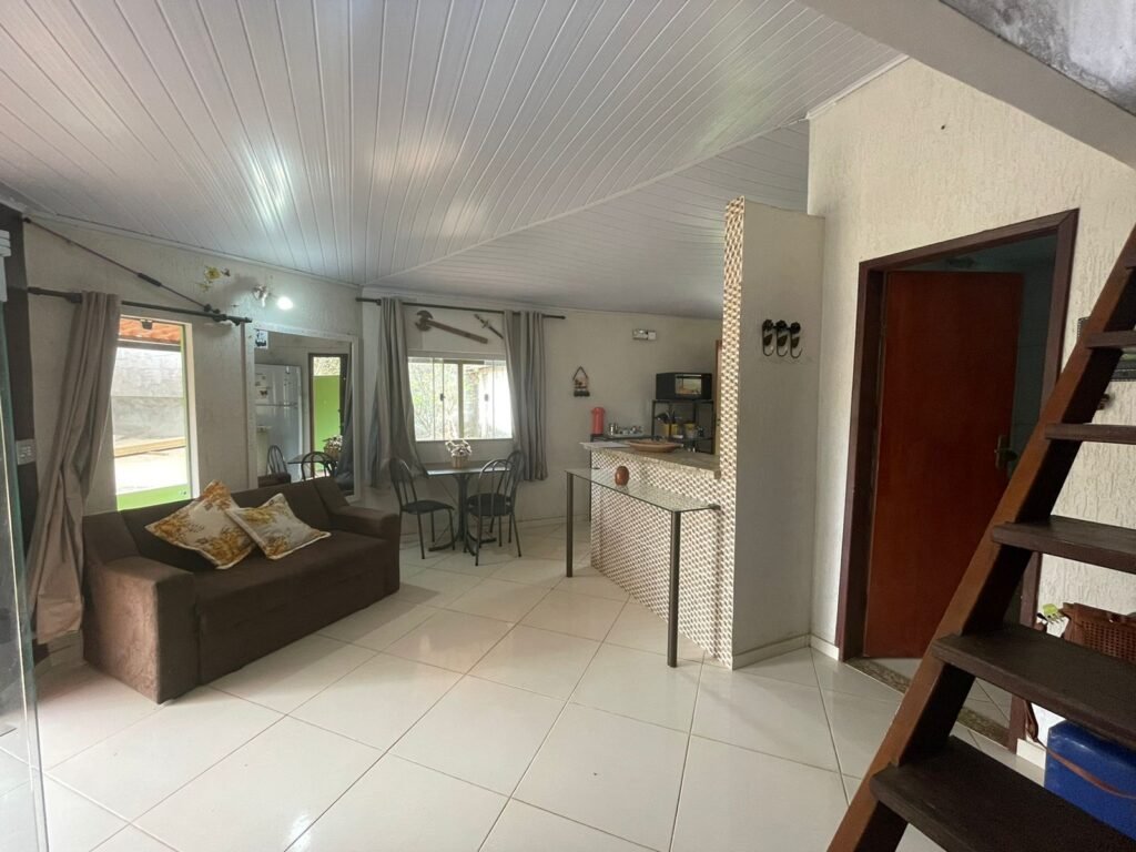 Casa com Três Pisos + Casa Menos + Depósito –  Vila Bandeira – Alto Paraíso de Goiás – Escriturada