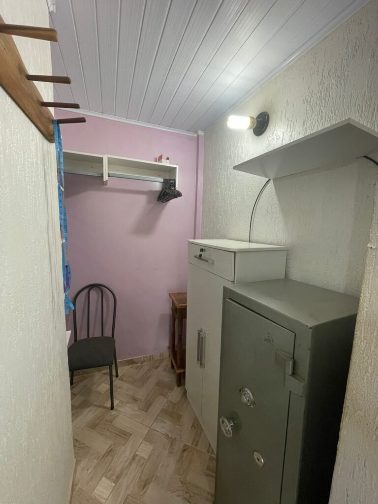 Casa com Três Pisos + Casa Menos + Depósito –  Vila Bandeira – Alto Paraíso de Goiás – Escriturada