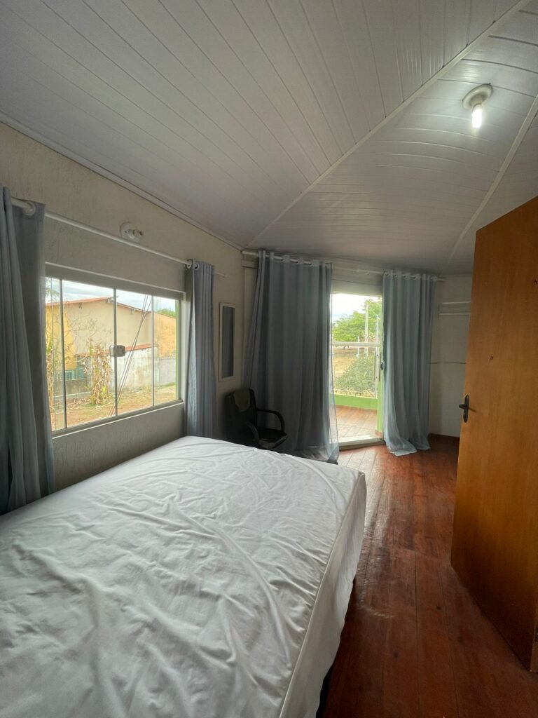 Casa com Três Pisos + Casa Menos + Depósito –  Vila Bandeira – Alto Paraíso de Goiás – Escriturada