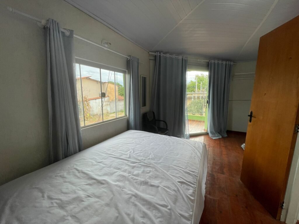 Casa com Três Pisos + Casa Menos + Depósito –  Vila Bandeira – Alto Paraíso de Goiás – Escriturada