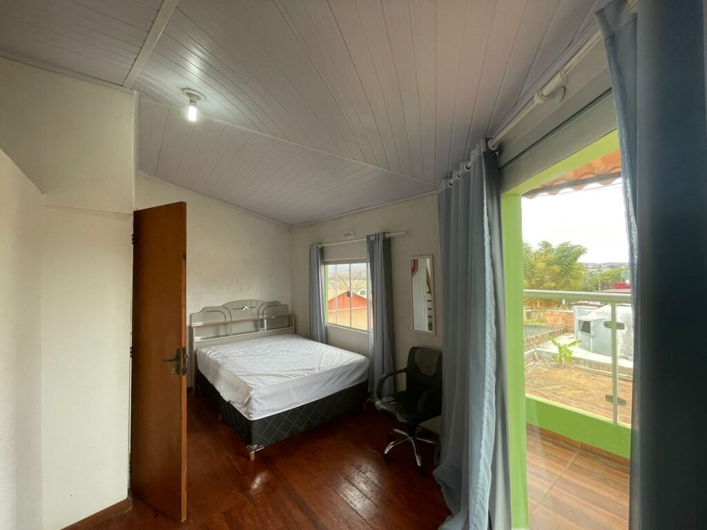 Casa com Três Pisos + Casa Menos + Depósito –  Vila Bandeira – Alto Paraíso de Goiás – Escriturada