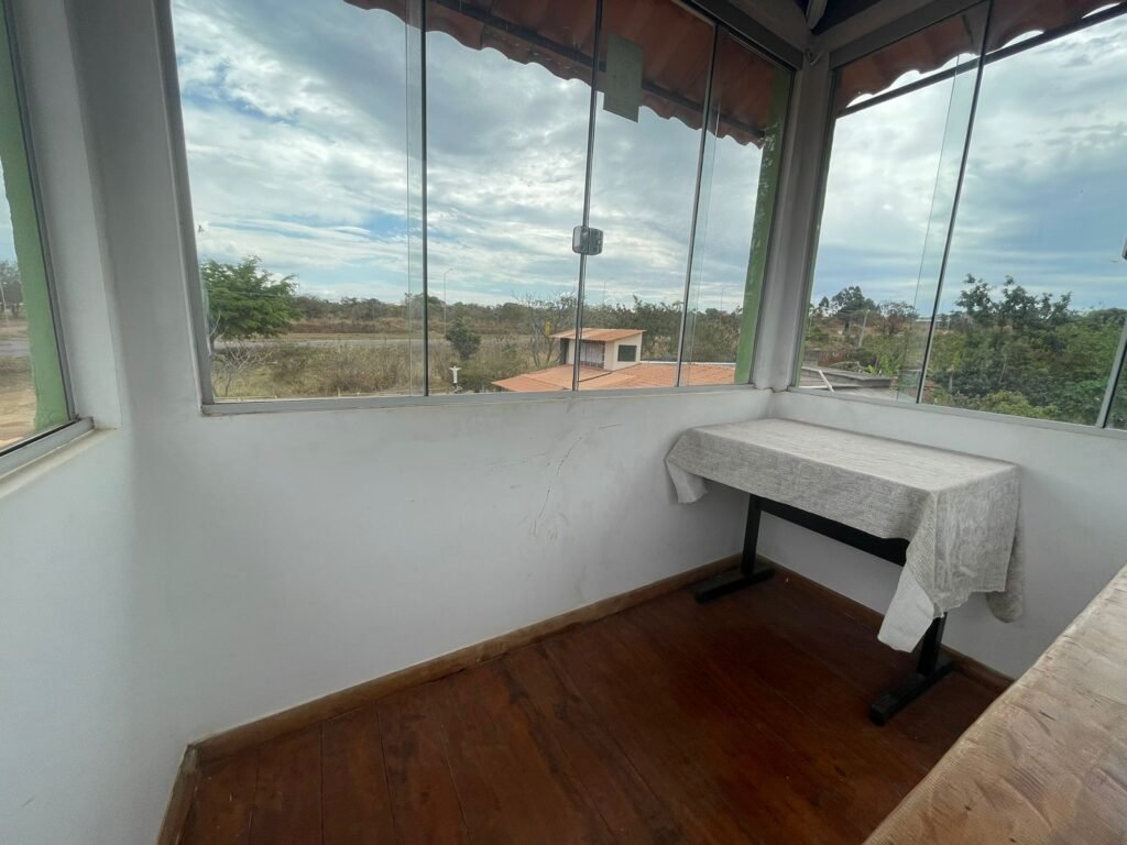 Casa com Três Pisos + Casa Menos + Depósito –  Vila Bandeira – Alto Paraíso de Goiás – Escriturada