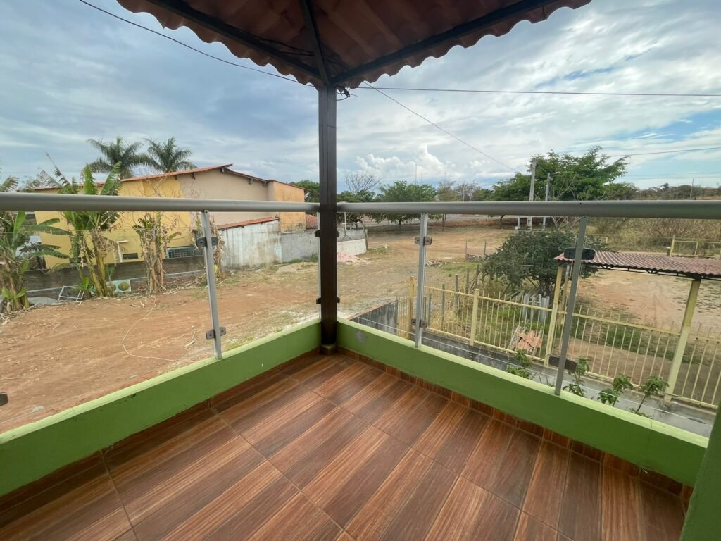 Casa com Três Pisos + Casa Menos + Depósito –  Vila Bandeira – Alto Paraíso de Goiás – Escriturada