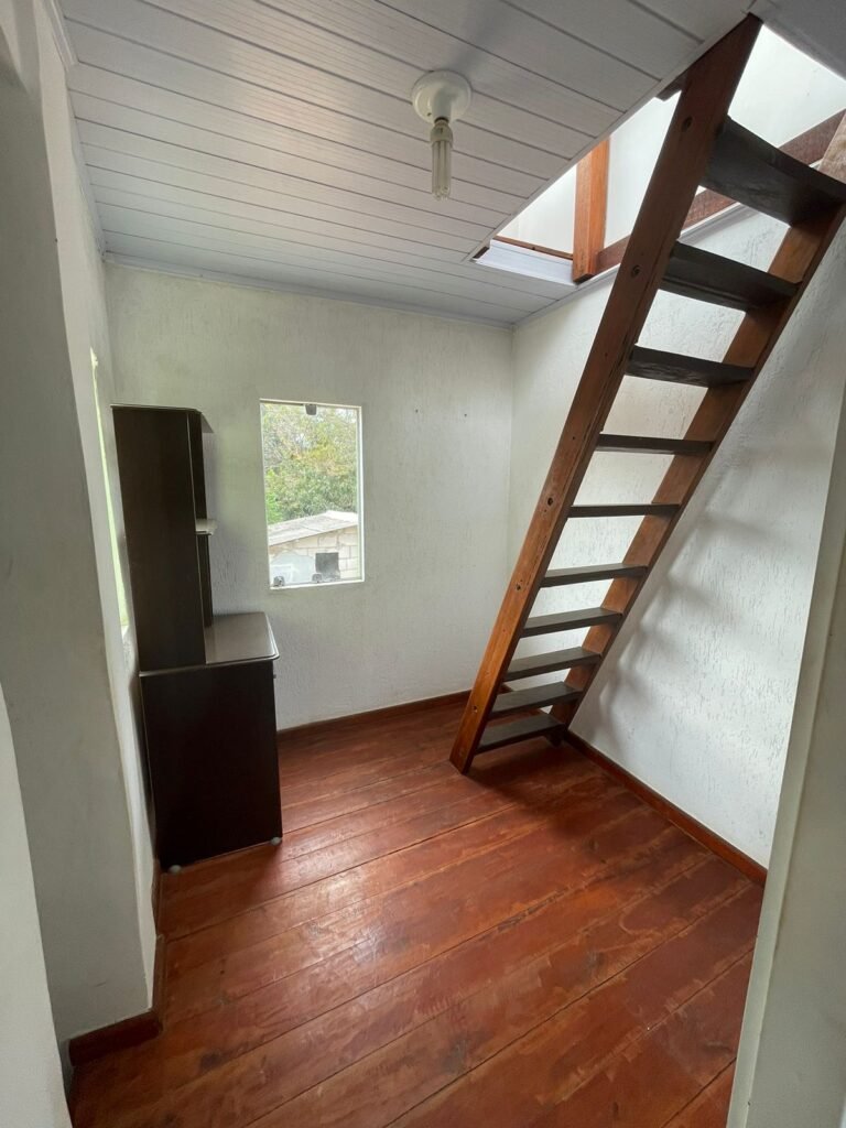 Casa com Três Pisos + Casa Menos + Depósito –  Vila Bandeira – Alto Paraíso de Goiás – Escriturada