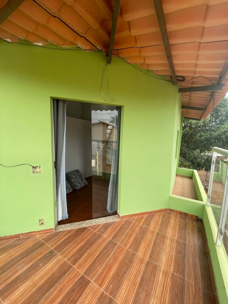 Casa com Três Pisos + Casa Menos + Depósito –  Vila Bandeira – Alto Paraíso de Goiás – Escriturada