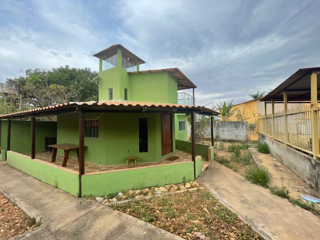 Casa com Três Pisos + Casa Menos + Depósito –  Vila Bandeira – Alto Paraíso de Goiás – Escriturada