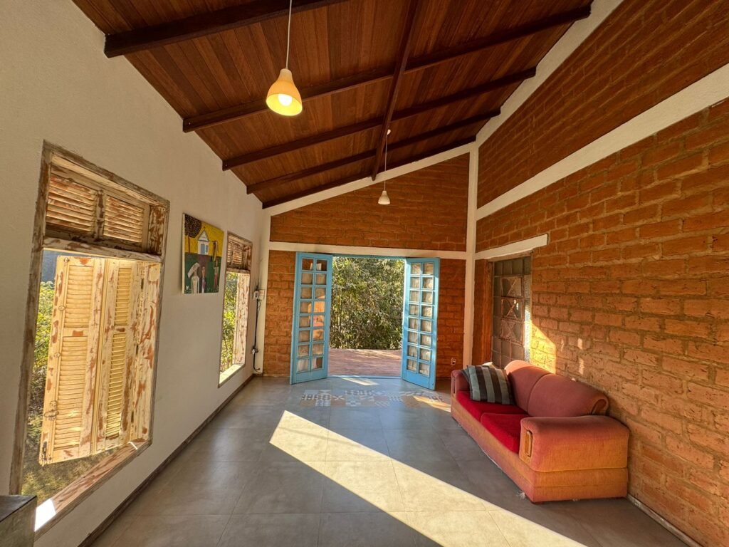 2 Casas – Lote 1.985 m2 – Urbano – 200m da Cachoeira da Usina – Alto Paraíso de Goiás