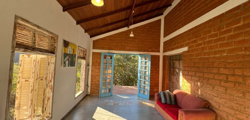 2 Casas – Lote 1.985 m2 – Urbano – 200m da Cachoeira da Usina – Alto Paraíso de Goiás