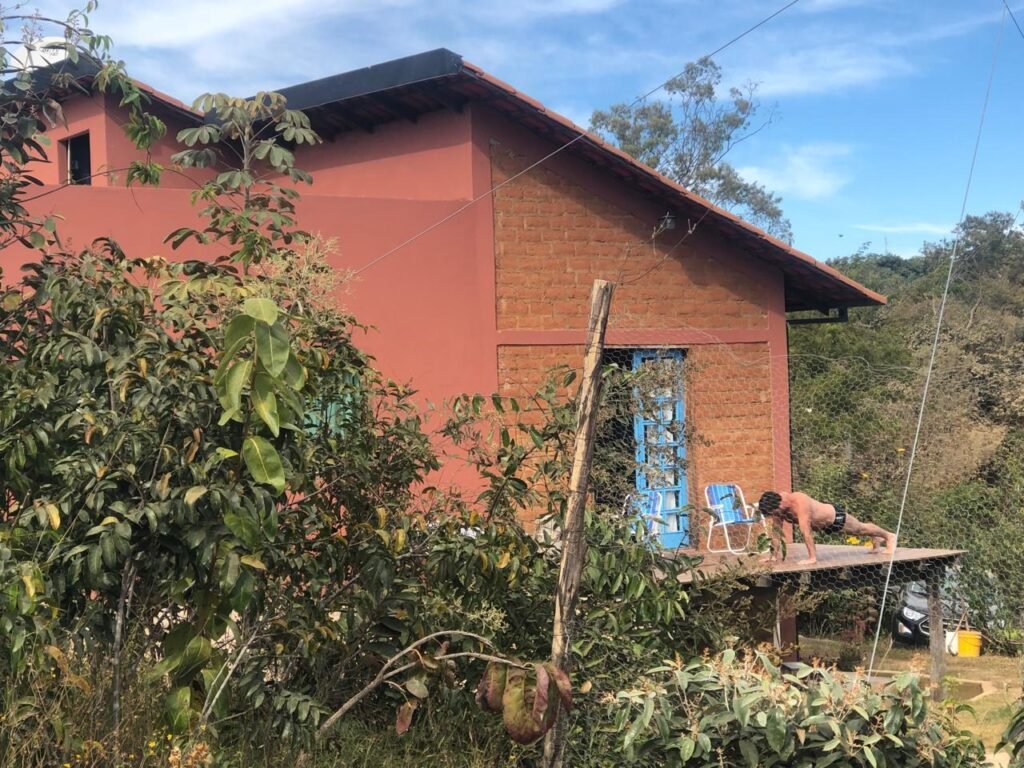 2 Casas – Lote 1.985 m2 – Urbano – 200m da Cachoeira da Usina – Alto Paraíso de Goiás