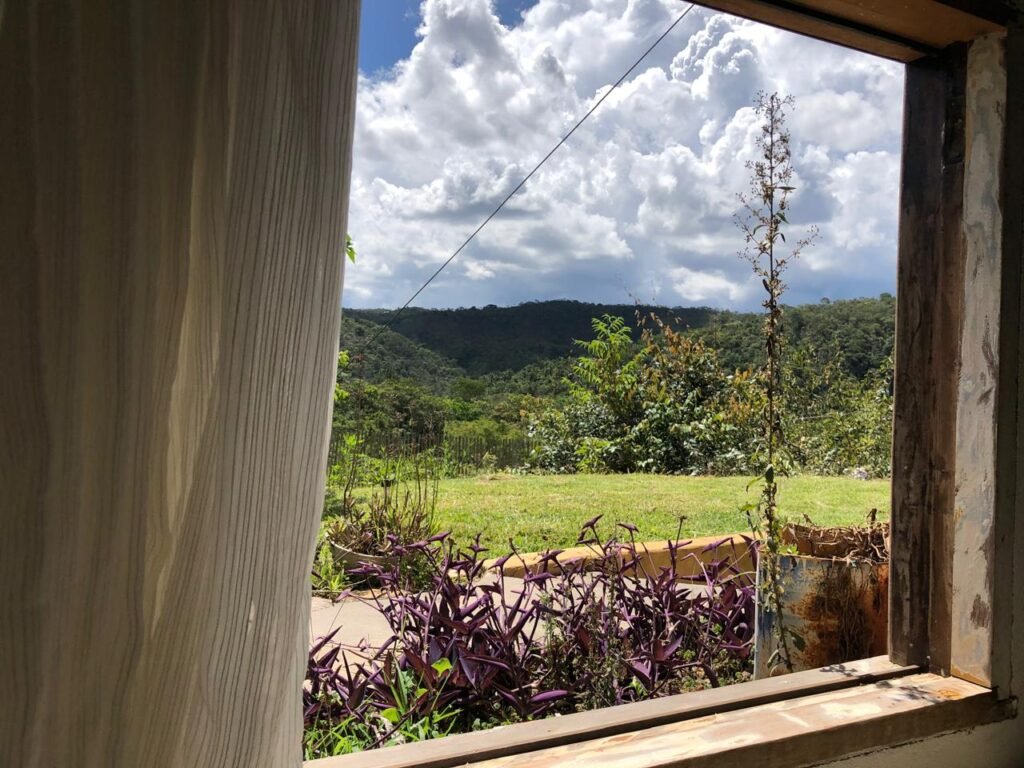 2 Casas – Lote 1.985 m2 – Urbano – 200m da Cachoeira da Usina – Alto Paraíso de Goiás