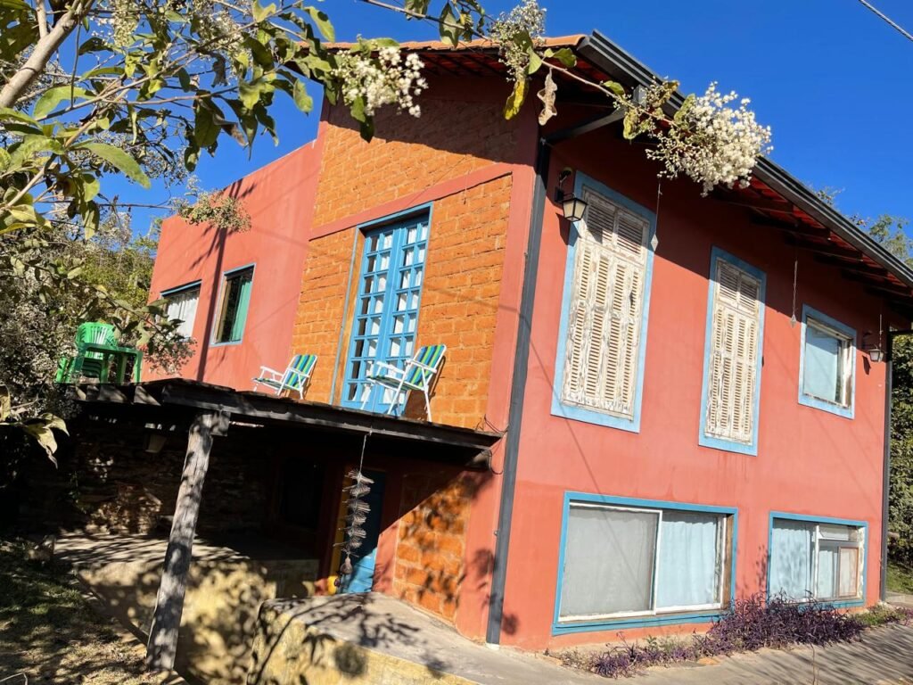 2 Casas – Lote 1.985 m2 – Urbano – 200m da Cachoeira da Usina – Alto Paraíso de Goiás