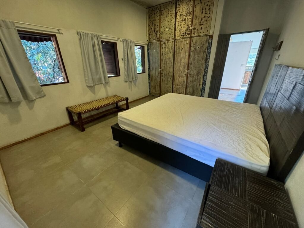 2 Casas – Lote 1.985 m2 – Urbano – 200m da Cachoeira da Usina – Alto Paraíso de Goiás