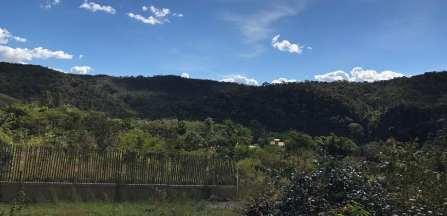 2 Casas – Lote 1.985 m2 – Urbano – 200m da Cachoeira da Usina – Alto Paraíso de Goiás