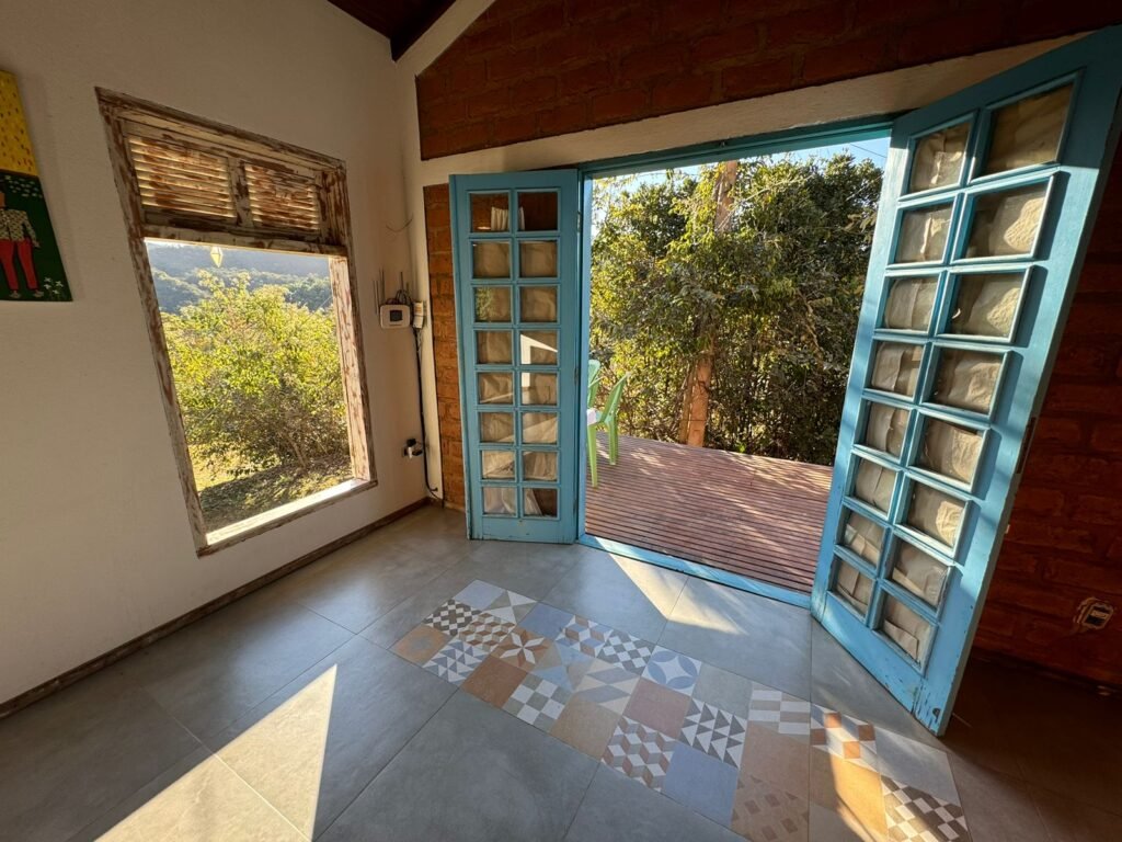 2 Casas – Lote 1.985 m2 – Urbano – 200m da Cachoeira da Usina – Alto Paraíso de Goiás