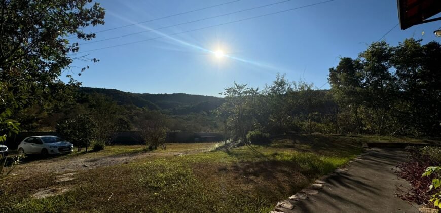 2 Casas – Lote 1.985 m2 – Urbano – 200m da Cachoeira da Usina – Alto Paraíso de Goiás
