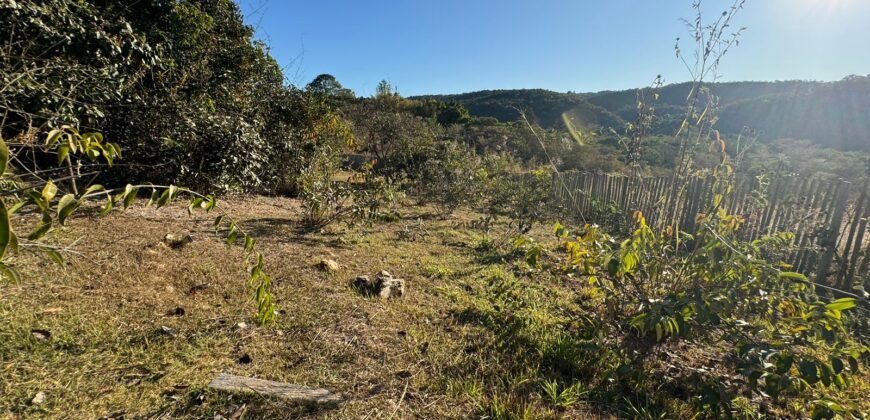 2 Casas – Lote 1.985 m2 – Urbano – 200m da Cachoeira da Usina – Alto Paraíso de Goiás