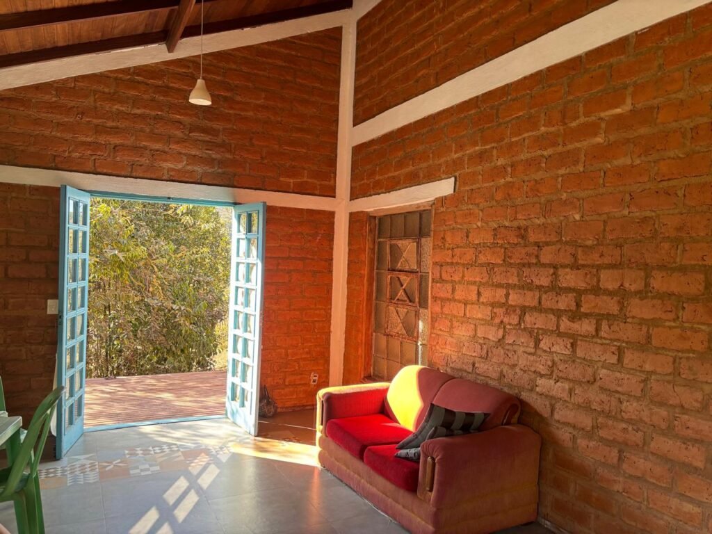 2 Casas – Lote 1.985 m2 – Urbano – 200m da Cachoeira da Usina – Alto Paraíso de Goiás