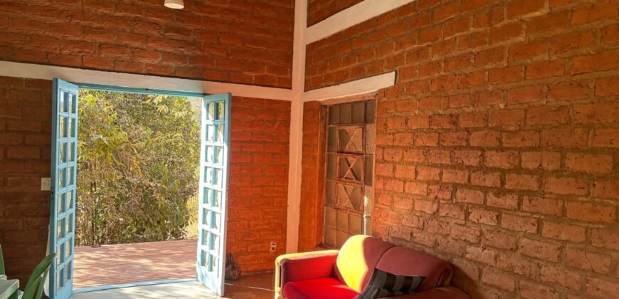 2 Casas – Lote 1.985 m2 – Urbano – 200m da Cachoeira da Usina – Alto Paraíso de Goiás