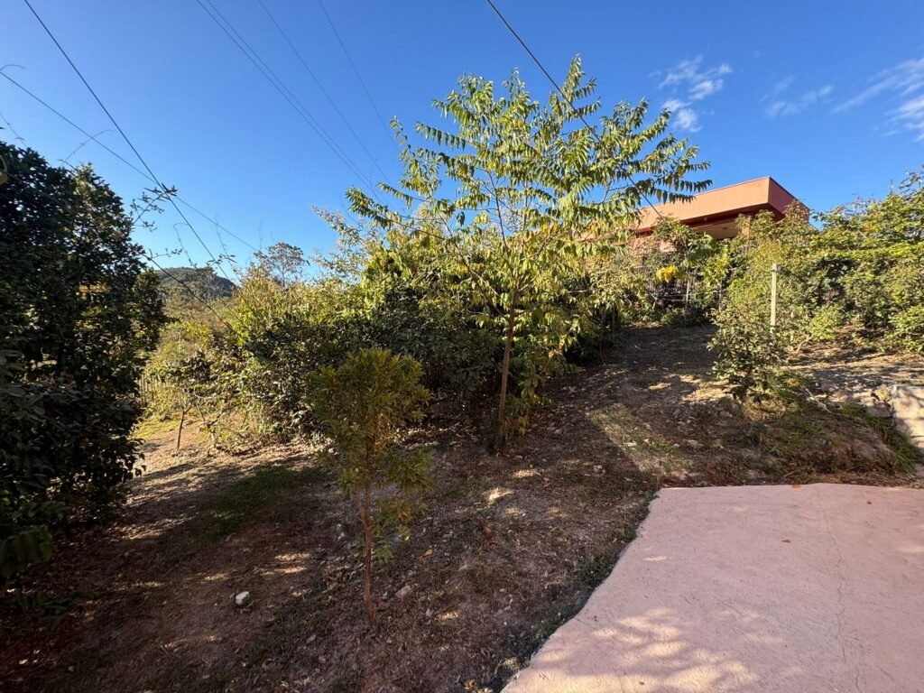 2 Casas – Lote 1.985 m2 – Urbano – 200m da Cachoeira da Usina – Alto Paraíso de Goiás