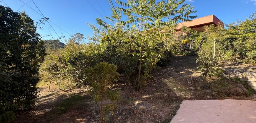 2 Casas – Lote 1.985 m2 – Urbano – 200m da Cachoeira da Usina – Alto Paraíso de Goiás