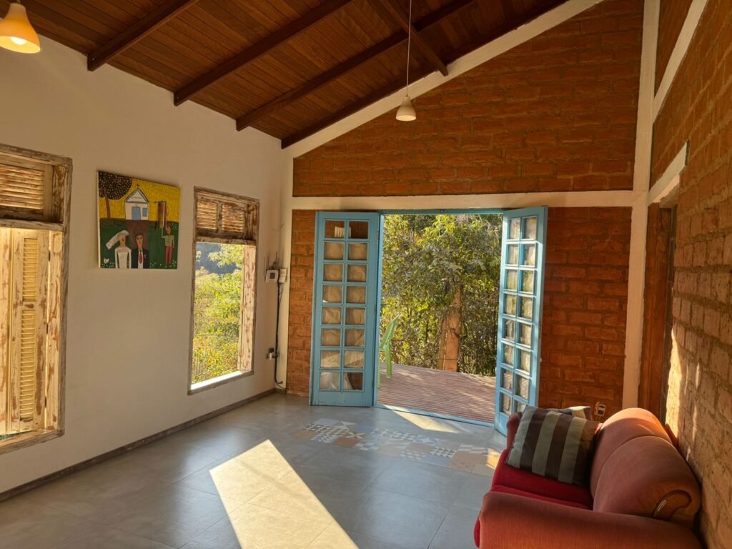 2 Casas – Lote 1.985 m2 – Urbano – 200m da Cachoeira da Usina – Alto Paraíso de Goiás