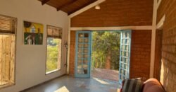 2 Casas – Lote 1.985 m2 – Urbano – 200m da Cachoeira da Usina – Alto Paraíso de Goiás