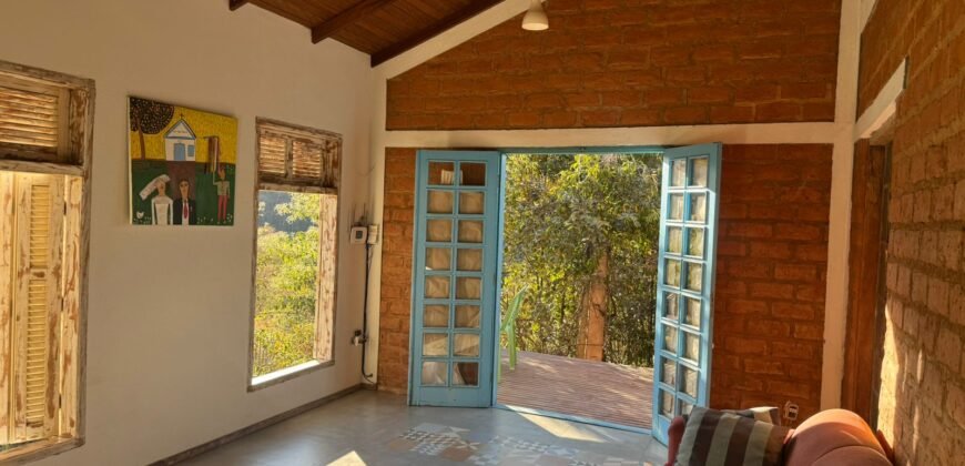 2 Casas – Lote 1.985 m2 – Urbano – 200m da Cachoeira da Usina – Alto Paraíso de Goiás