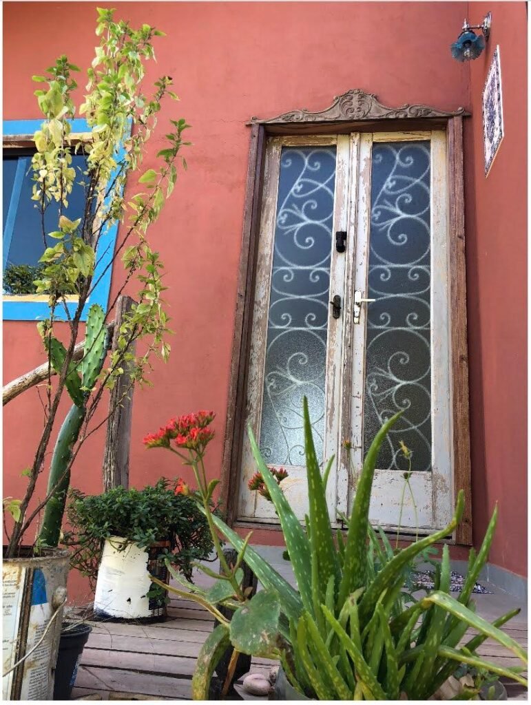 2 Casas – Lote 1.985 m2 – Urbano – 200m da Cachoeira da Usina – Alto Paraíso de Goiás