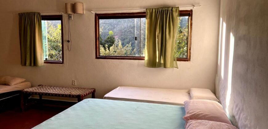 2 Casas – Lote 1.985 m2 – Urbano – 200m da Cachoeira da Usina – Alto Paraíso de Goiás