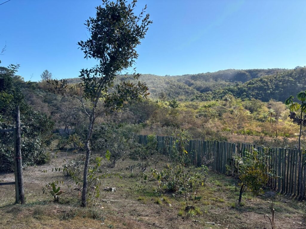2 Casas – Lote 1.985 m2 – Urbano – 200m da Cachoeira da Usina – Alto Paraíso de Goiás