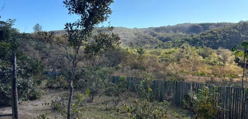 2 Casas – Lote 1.985 m2 – Urbano – 200m da Cachoeira da Usina – Alto Paraíso de Goiás