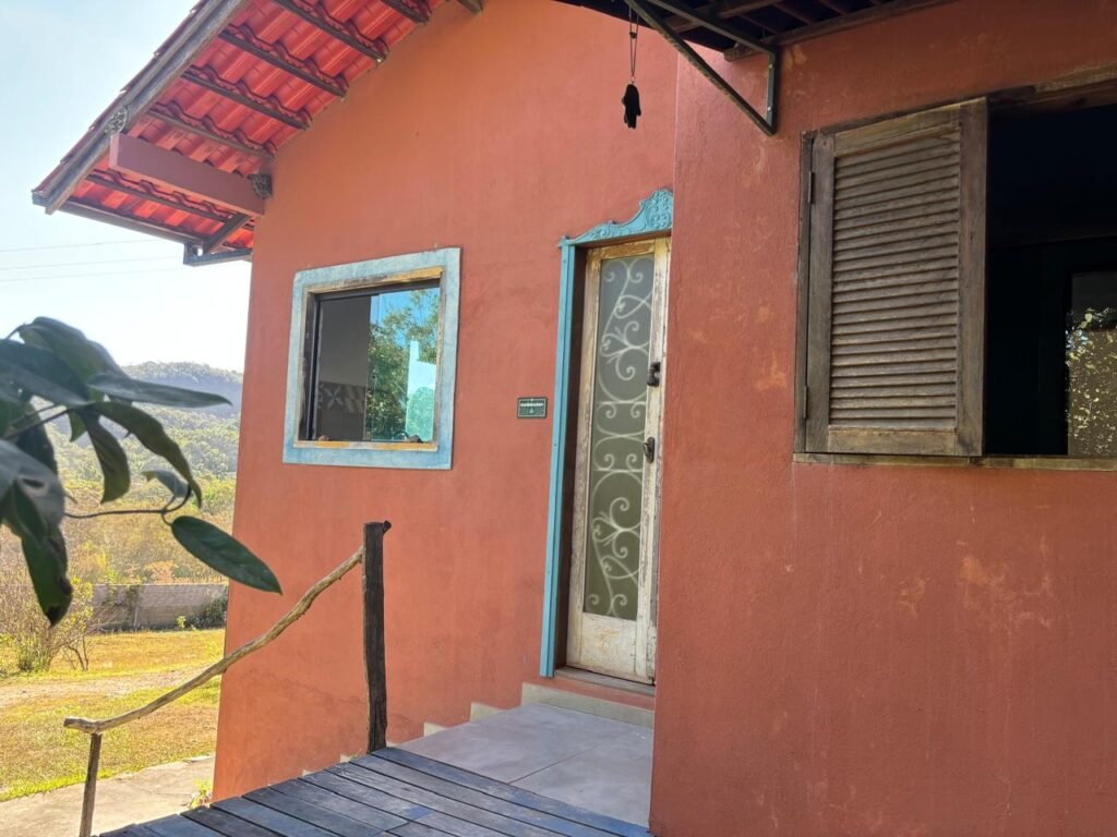 2 Casas – Lote 1.985 m2 – Urbano – 200m da Cachoeira da Usina – Alto Paraíso de Goiás