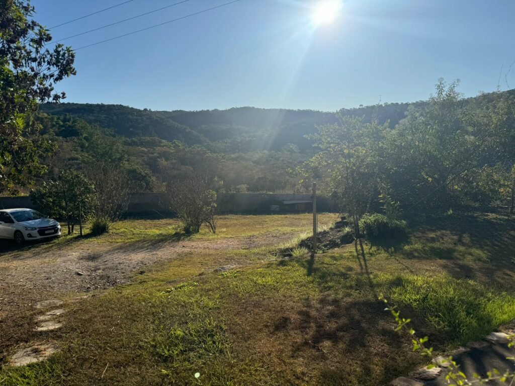 2 Casas – Lote 1.985 m2 – Urbano – 200m da Cachoeira da Usina – Alto Paraíso de Goiás