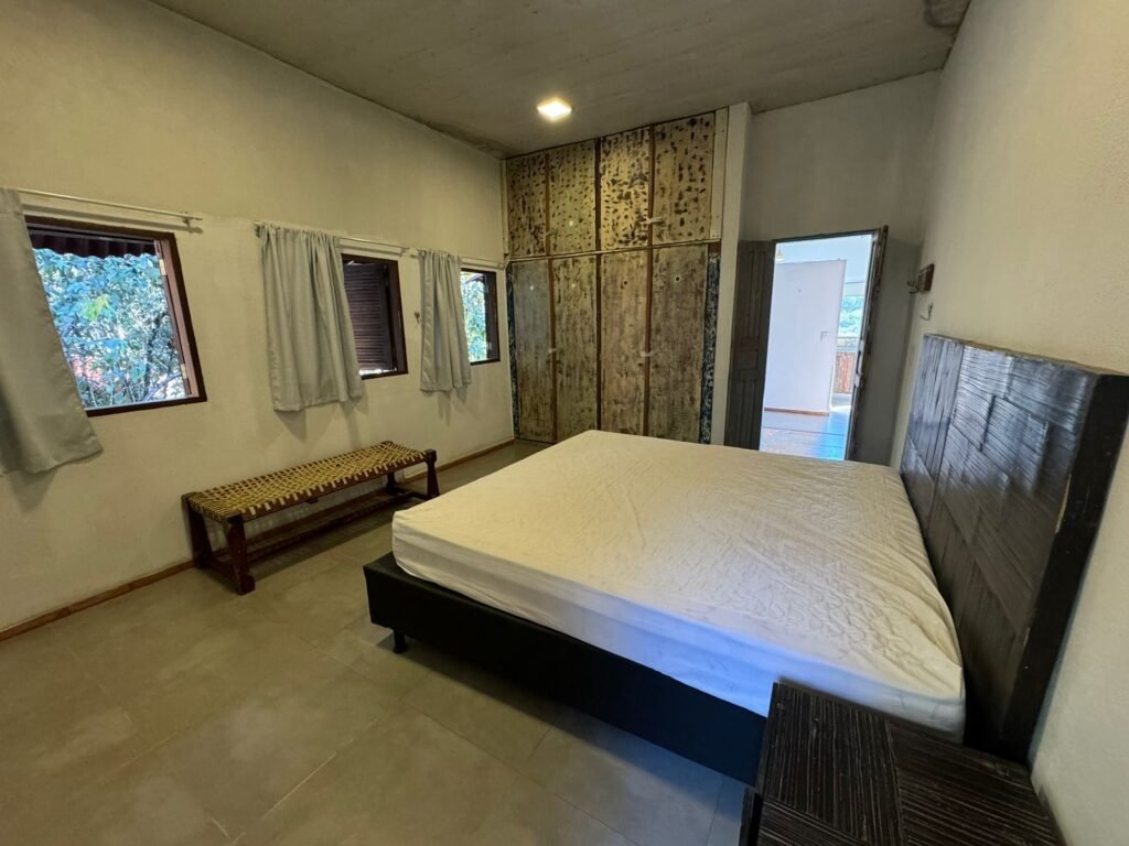 2 Casas – Lote 1.985 m2 – Urbano – 200m da Cachoeira da Usina – Alto Paraíso de Goiás