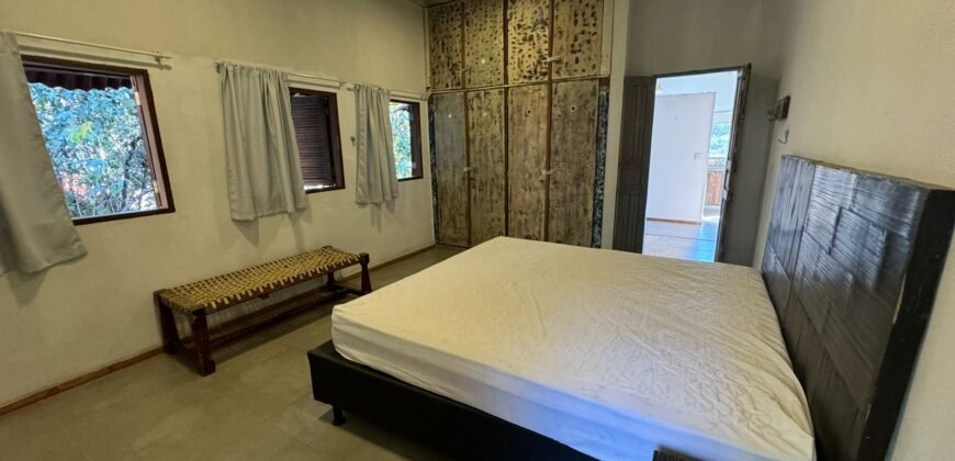 2 Casas – Lote 1.985 m2 – Urbano – 200m da Cachoeira da Usina – Alto Paraíso de Goiás