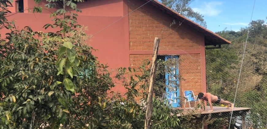 2 Casas – Lote 1.985 m2 – Urbano – 200m da Cachoeira da Usina – Alto Paraíso de Goiás